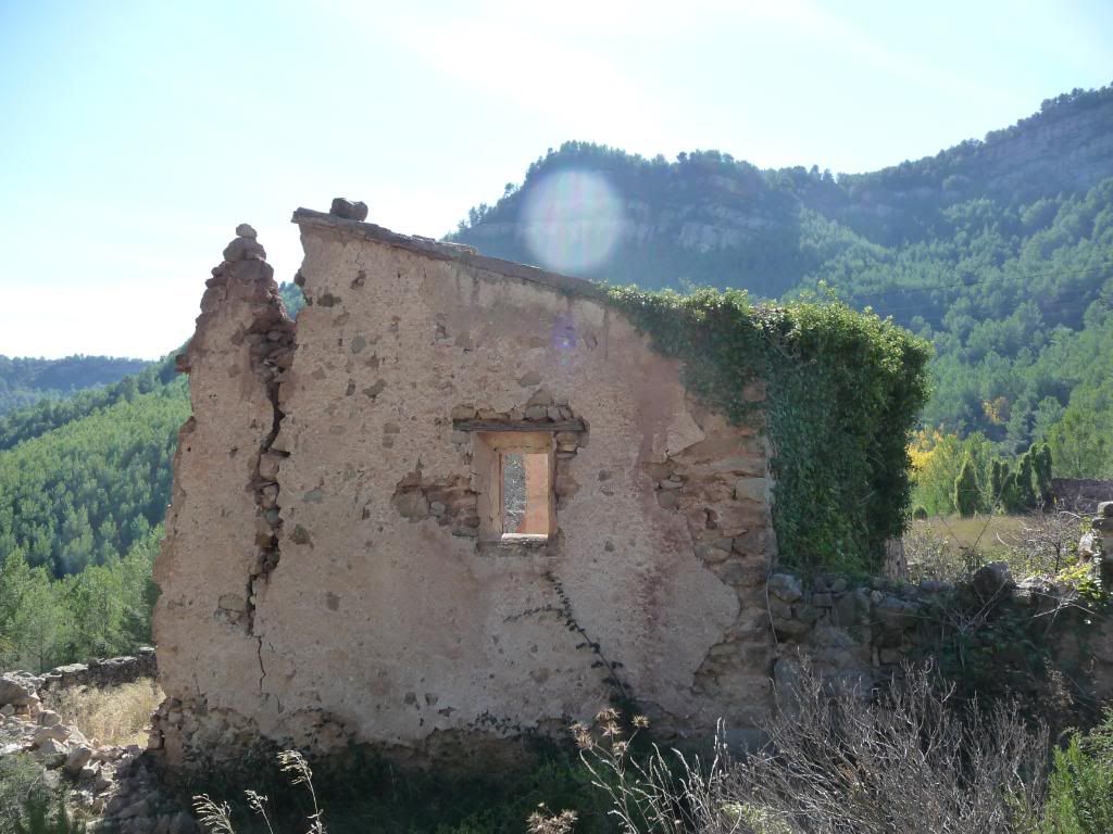 RESTOS DEL CASTILLO DE LA VIÑAZA TIERRA DE LA BARONÍA DE ARENÓS